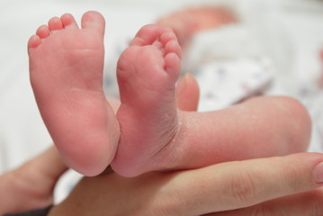 feet of newborn baby