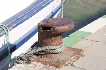 Naklejka premium Mooring in a port