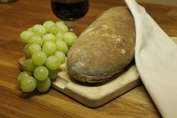 Whole grain bread with grapes