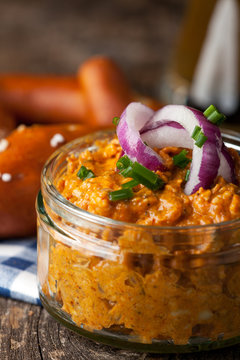 Bayerische Obatzer in einem Glas