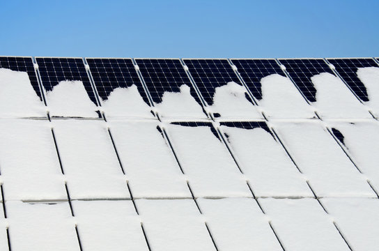 Photovoltaikanlage im Winter