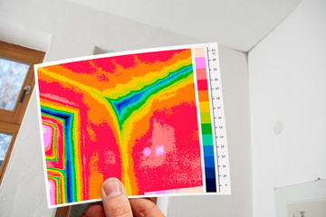 thermal imaging of a cold corner and mold formation - obrazy, fototapety, plakaty