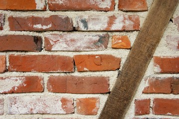 mur de briques et colombage bois