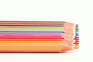 Buntstifte in einer Reihe