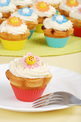 Springtime flower cupcakes