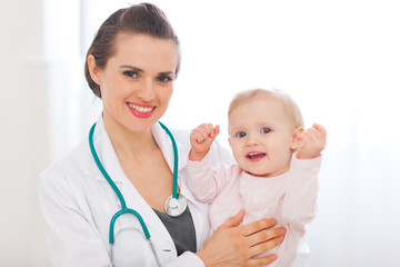 Portrait of pediatrician doctor with smiling baby © Alliance