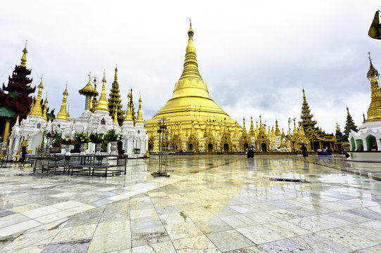 Shwedagon Pagoda(Great Dagon Pagoda) in Yangon, Myanmar