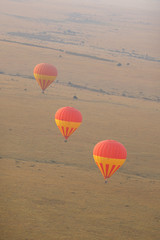 Heisluftballone &uuml;ber der Masai Mara