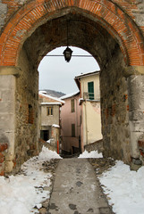 millesimo: antico borgo dell'entroterra ligure sotto la neve