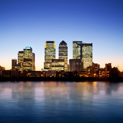 Fototapeta premium Canary Wharf at twilight