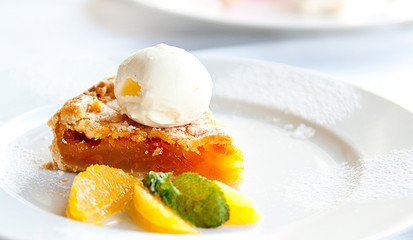Citron pie with ice-cream