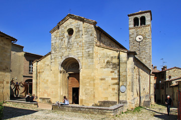 Fototapeta na wymiar Vigoleno, Vernasca, kościół parafialny św Jerzego