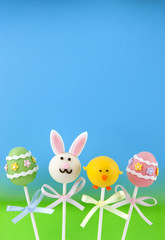 Easter mini cakes on sticks