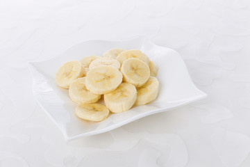 Schale mit Bananenscheiben