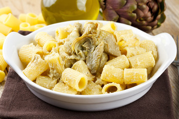 Pasta with artichoke