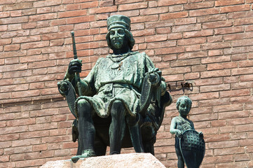 Bronze statue. City Hall. Ferrara. Emilia-Romagna. Italy.