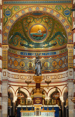 Fototapeta na wymiar Altar of Marseille cathedral