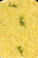 Teglia di pizza ancora cruda