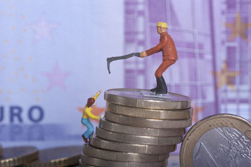 euro, geld, wirtschaft, bargeld mit figuren