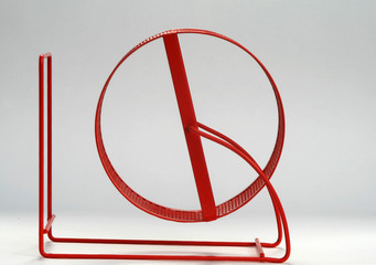 Leeres Hamsterlaufrad als Symbol fuer Monotonie