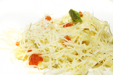 спагетти с сыром и икрой