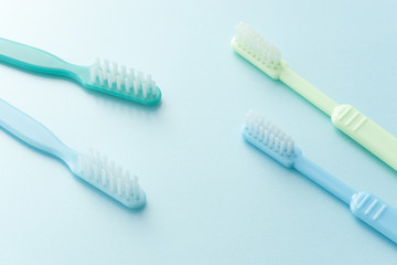 4本の歯ブラシ