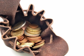 Bolsa de cuero antigua con dinero