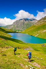 Fototapeta na wymiar Hiker w górach Kaukazu