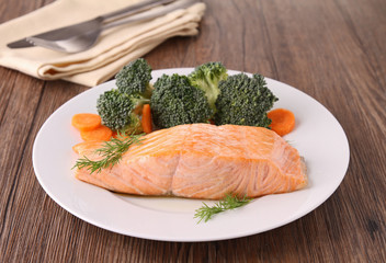 grilled salmon and vegetables