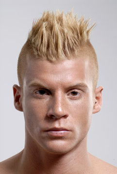 Retrato de un joven punk.
