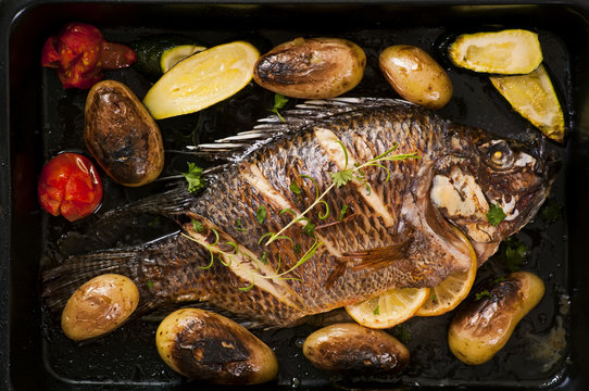 Fisch &uuml;berbacken mit Gem&uuml;se