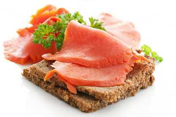 Brot mit Lachs