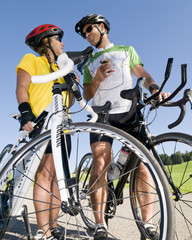 Fototapeta premium Zwei Radler machen Rast