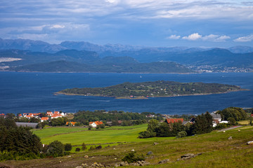 Fototapeta na wymiar Piękny widok na norweski krajobraz
