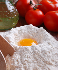 farina, uova, pomodoro e olio