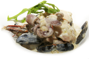 салат из морепродуктов соусом © lester120