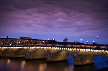 Fototapeta na wymiar Pont Neuf w Paryżu w nocy