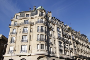Fototapeta na wymiar Immeuble du quartier de l'Élysée à Paris
