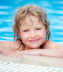 Fototapeta na wymiar Child in pool