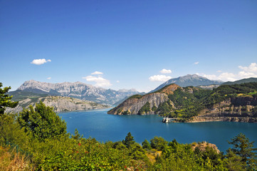 Lago artificiale di Serre Poncon, Francia