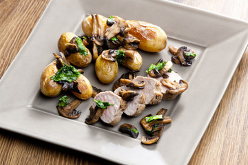 pork tenderloin baked on mushrooms