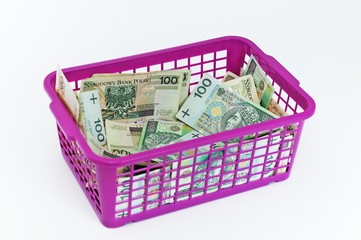 Banknoty polskie  w koszyku