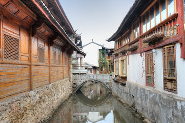Fototapeta na wymiar Old Chinese town ( Lijiang - Yunnan province )
