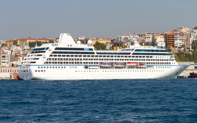 Fototapeta na wymiar A Cruise in Istanbul