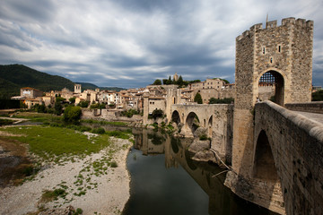 Fototapeta premium Bridge to the city