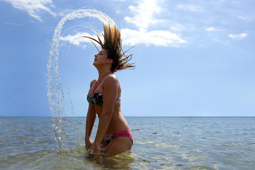 Naklejka premium Young woman bathing in the sea
