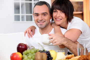 Obraz na płótnie Canvas mąż i żona o śniadanie