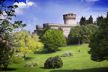Fototapeta na wymiar Średniowieczny zamek w Toskanii
