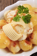 Potatoes with mozzarella cheese