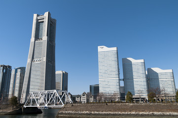Fototapeta premium Yokohama Minatomirai 21 budynków i droga kolejowa